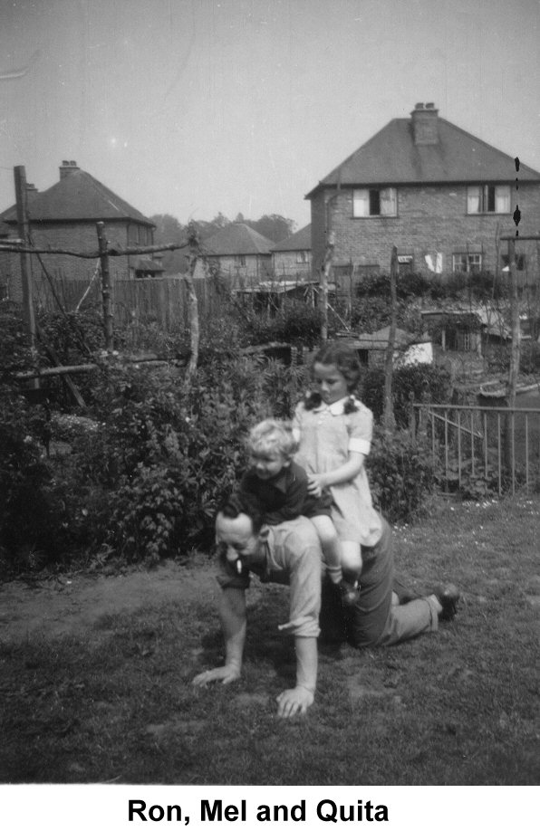 Quita and Mel Lockie 05 (102K)